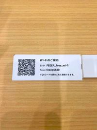 wifi情報は各座席に貼っております。 - FEEEP立川店 FEEEP 立川店｜定員6名個室の室内の写真