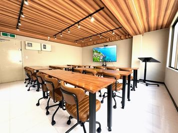 GOZAR会議室 新宿御苑 （3F・4F）貸し会議室のクラッシー GOZAR会議室 新宿御苑 3Fの室内の写真