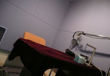 アナウンスブース - レコーディングスタジオ【TAB act2】の室内の写真