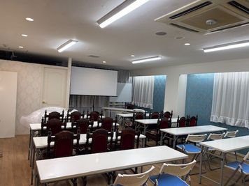 長岡駅前レンタルサロン 長岡駅前レンタルサロン（セミナー、会議、パーティールーム）の室内の写真
