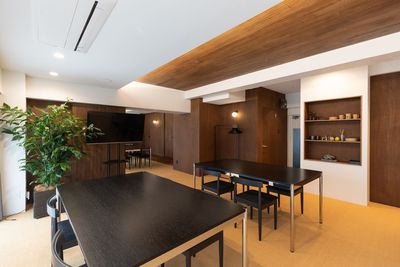 【目黒駅徒歩1分 / ROOM2】セミナーや会議、撮影に最適！ネット環境・プロジェクター・モニターなどレンタル備品も完備 - GOBLIN.目黒店
