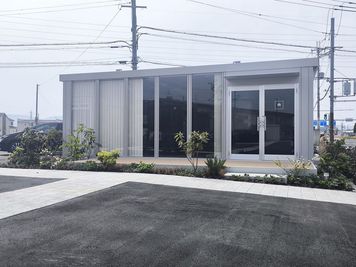 お部屋の外観はこちらです！※始めに別棟の受付までお越しください
 - U-SPACE　大和高田池尻店 Communityの外観の写真