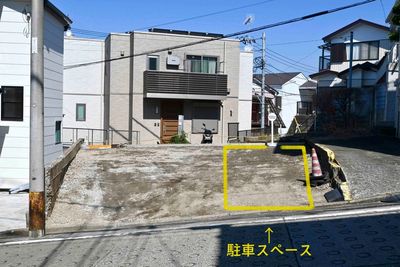 専用駐車場です。スタジオに入る小道の手前にあります。 - HOUSE124 商業用利用、法人さまご利用限定。写真撮影、動画作成、などの設備の写真