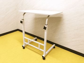 机 - レンタルスタジオRooms 【Dスタジオ】YAMAHA木製鍵盤電子ピアノスタジオの設備の写真