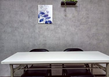 レイアウト変更で動画撮影も可能です。 - レンタルスペースオリーブ 船橋南口店 会議/面接/テレワーク/撮影/ボードゲーム/整体施術 等の室内の写真