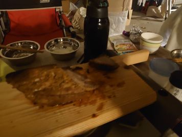 倉庫内でくつろぐも良し - ガレージ工房　野島技研 【5日間4名まで】森の多目的倉庫/車旅/Wifi/ワーケーションの室内の写真