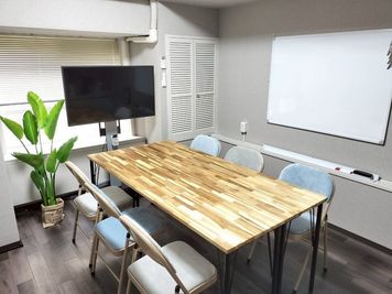 ☆新規開店特別価格☆金山駅から徒歩２分の便利な会議室！ボードゲーム有り！４３インチモニター、ホワイトボード、Wi-Fi無料☆ - ＦｉＫＡＲＯＯＭＳ金山ハイホーム