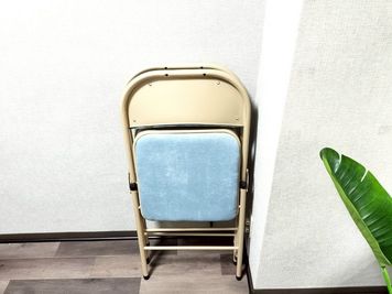 追加の椅子２脚 - ＦｉＫＡＲＯＯＭＳ金山ハイホーム FiKAROOMS 金山ハイホームの設備の写真