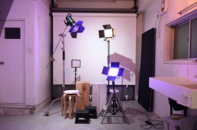 スタジオ機材も豊富。
LEDライト３灯、箱馬２、脚立１ほか。 - みんなのポートレイト Photo Studio 撮影レンタルスタジオ 浅草の室内の写真