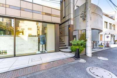 702_AoyamaWineBase/LIVINGの室内の写真