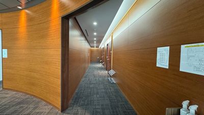 【一番奥の通路へ進んでください。】 - TIME SHARING TSHG淀屋橋ビル 2F Room.5の入口の写真