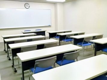 市内中心地でアクセスが便利な立地!スタッフ常駐!県庁に近く、付近にコンビニ、飲食店、駐車場も多くビジネスマンの方のご利用に最適! - 広島YMCA国際文化センター