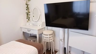 50インチモニターはテレビ、モニターとしても利用可能。 - レンタルサロン スペース✦コフレ 南浦和ミモザ（MIMOZA)の設備の写真