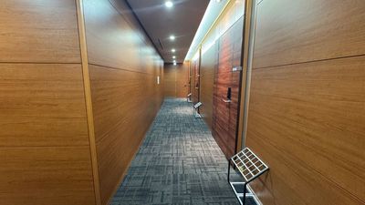 【角を曲がり、真ん中の会議室がRoom.5になります。】 - TIME SHARING TSHG淀屋橋ビル 2F Room.5の入口の写真
