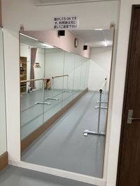 スタジオトマト久地 【スタジオトマト久地Aスタジオ】ダンスや演劇等のレンタルスタジオの室内の写真
