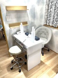ハンドネイルデスク - レンタルルーム My Style Nails 新瑞橋駅５分、ハンド＆フットネイル。設備の整ったのネイルサロン内の室内の写真