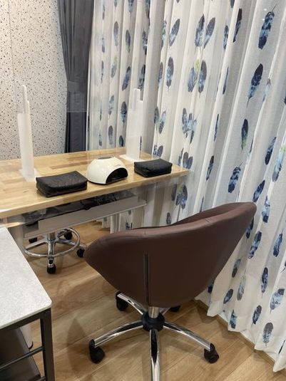 ネイルデスク - レンタルルーム My Style Nails 新瑞橋駅５分、ハンドネイル１デスク。設備の整ったネイルサロン内の室内の写真
