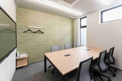 【新潟駅徒歩3分】BIZcomfort新潟 6名用会議室✨#完全個室#商談#面接#面談#Wi-Fi#大型モニターMAXHUB - BIZcomfort新潟