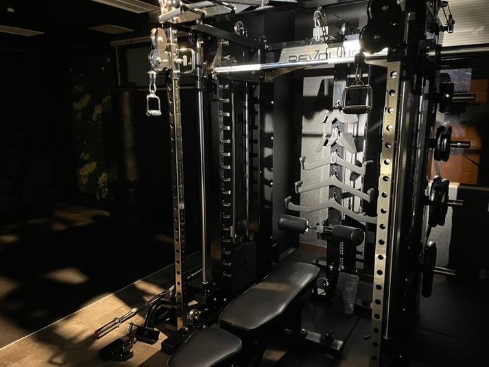 【関内駅徒歩3分】お洒落でスタイリッシュな完全個室ジム - BE-JYU