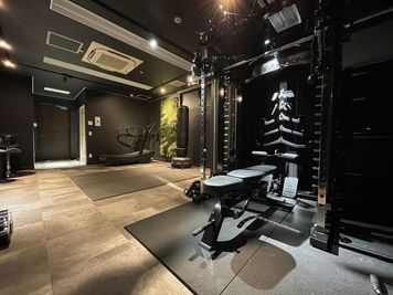 BE-JYU 【関内駅徒歩3分】お洒落でスタイリッシュな完全個室ジムの室内の写真