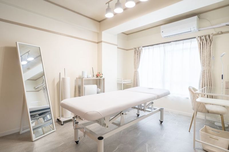 施術部屋 - レンタルサロンLOHASIS 池袋 レンタルサロン LOHASIS 池袋の室内の写真