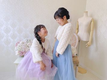 当店のヘアセットで記念にパチリ☆ - シニョン豊田市駅前店(chignon) 家族・友人・推しの生誕祭🎂｜撮影📷｜シェアサロン💗の室内の写真