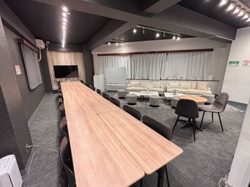 LAMP（ランプ）神田駅北口店 【最大40名】神田駅2分｜会議・懇親会・パーティスペースの室内の写真
