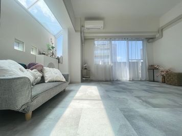 【NEW】自然光が降り注ぐ2つの空間！📸撮影に最適なレンタルスタジオ【上野・湯島エリア】プロップスも使い放題！湯島駅歩3分 - YUSHIMA STUDIO 701