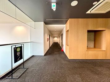 【共用部２（多目的室は階段前を右折した先にあります。）】 - TIME SHARING シテヌーブ北千住30A棟 多目的室（ヨガ・ダンス）のその他の写真