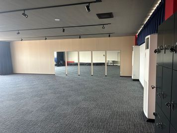 大型の鏡でダンス等でご活用を♡ - ゼロフィットネス　レンタルスタジオ ・レンタルスペース ・多目的スペース 　 施設名：ゼロフィットネス八千代　スーペース名称：ゼロスタジオの設備の写真