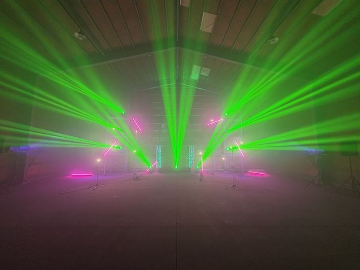 Light Studio OVC ライブの照明設備がある撮影スペースの室内の写真