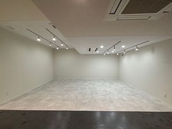 【戸田駅2分】今話題のConecTodaさぼり場２号店　貸切プラン　展示会やワークショップに最適　白壁のシンプルなスペース - ConecToda さぼり場２号店