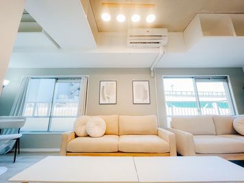 駅徒歩2分🚶‍♂️明るく広々とした室内🌼✨ボードゲーム🎮女子会💄映画鑑賞会🎬各種パーティ🍻ゴミ捨て可能！ - シェア袋町