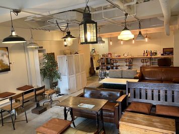店内イメージ - ブルーノ長堀マンション1階テラススペース Cafe&Bar DC Shinsaibashiの室内の写真