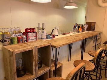 カウンター席 - ブルーノ長堀マンション1階テラススペース Cafe&Bar DC Shinsaibashiの室内の写真