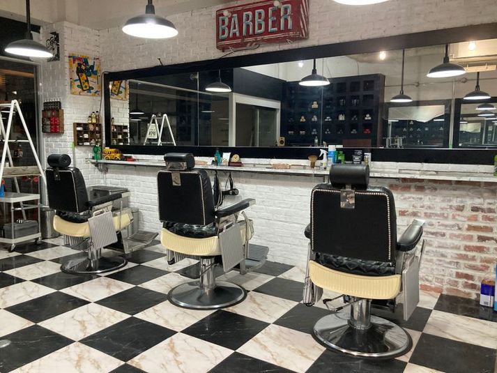 STATE OF MIND “RIGHT CHAIR” 壁側の席 - STATE OF MIND