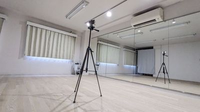 【無料で利用可】スマホ・カメラ対応の三脚 - SOLARI Rental Studio 日本橋 【ダンス専用ページ】SOLARI レンタルスタジオ 日本橋の設備の写真