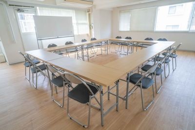 騎射場駅から徒歩3分！えりかビル 広い貸会議室　騎射場・鴨池(周辺に多数コインパーキングあり)の室内の写真