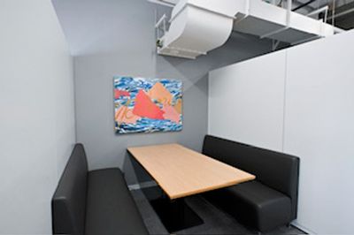 いいオフィス釧路 by Sunset Office Sunset Offise コワーキングスペースの室内の写真