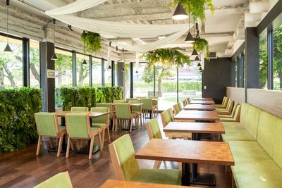 恵比寿駅付近にあるグリーンを基調としたカフェスペースになります✨
撮影利用も可能です📷 - Relax CAFE 恵比寿南一丁目 Relax CAFE 恵比寿南一丁目｜イベント・撮影利用📸の室内の写真