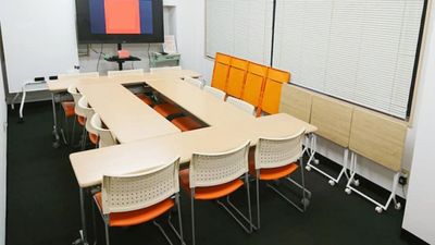 12名で使う場合のレイアウト例。 - ブルースペース西新宿403 レンタルスペース・ネイルサロン・カラー診断等の室内の写真