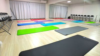 ヨガマット8枚を敷いても余裕のある広さ - レンタルスタジオEloa　天王寺店 ヨガ・ピラティス用スタジオEloa 天王寺店の室内の写真