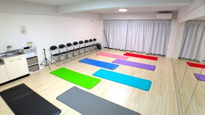 ヨガマット8枚を敷いても余裕のある広さ - レンタルスタジオEloa　天王寺店 ヨガ・ピラティス用スタジオEloa 天王寺店の室内の写真