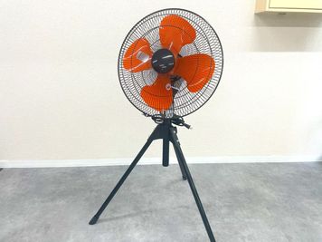 大型扇風機　※無料で利用可 - ＯＰセール中！６８平米大型ダンススタジオ「Ｄ－ＰＡＲＫＳ南浦和」 レンタルスタジオ『D-PARKS南浦和』の設備の写真