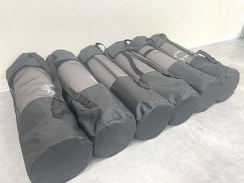 ヨガマット（６枚）　※無料で利用可 - ＯＰセール中！６８平米大型ダンススタジオ「Ｄ－ＰＡＲＫＳ南浦和」 レンタルスタジオ『D-PARKS南浦和』の設備の写真