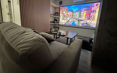 防犯カメラなし⚡デート💕100インチスクリーン⚡推し活💕動画鑑賞🎬ゲーム🎮ゴミ捨て場あり✨ - Comfy天満