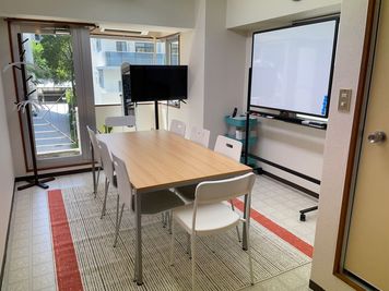 荻窪南口2号店【即予約可・高速度WiFi・除菌完備】テレワーク、会議、商談、面接、研修、撮影、ボードゲーム等に最適な個室スペース - スペースアイ荻窪2号店
