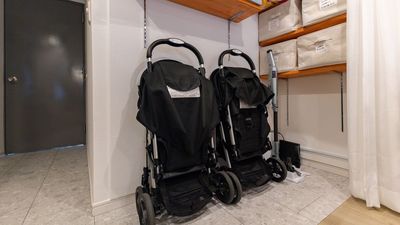 入ってすぐのバックヤードには、ベビーカーを置いていただけます👶 - milk party and studioの室内の写真