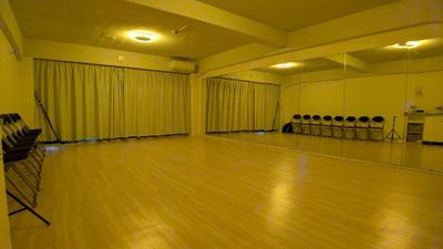 RGB機能付き照明
お好きな色に演出可能 - レンタルスタジオEloa　天王寺店 ヨガ・ピラティス用スタジオEloa 天王寺店の室内の写真