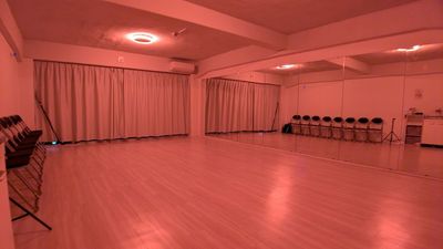 RGB機能付き照明
お好きな色に演出可能 - レンタルスタジオEloa　天王寺店 ヨガ・ピラティス用スタジオEloa 天王寺店の室内の写真